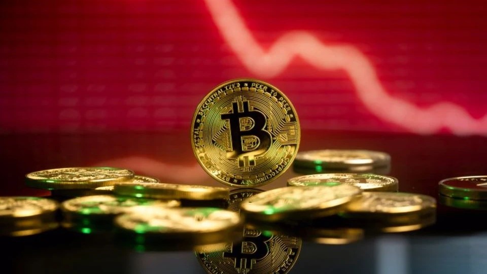 Giá Bitcoin thủng mốc 92.000 USD, chạm đáy 1 tháng